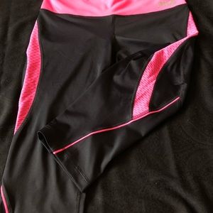 💕Fila-NWOT- crop leggings